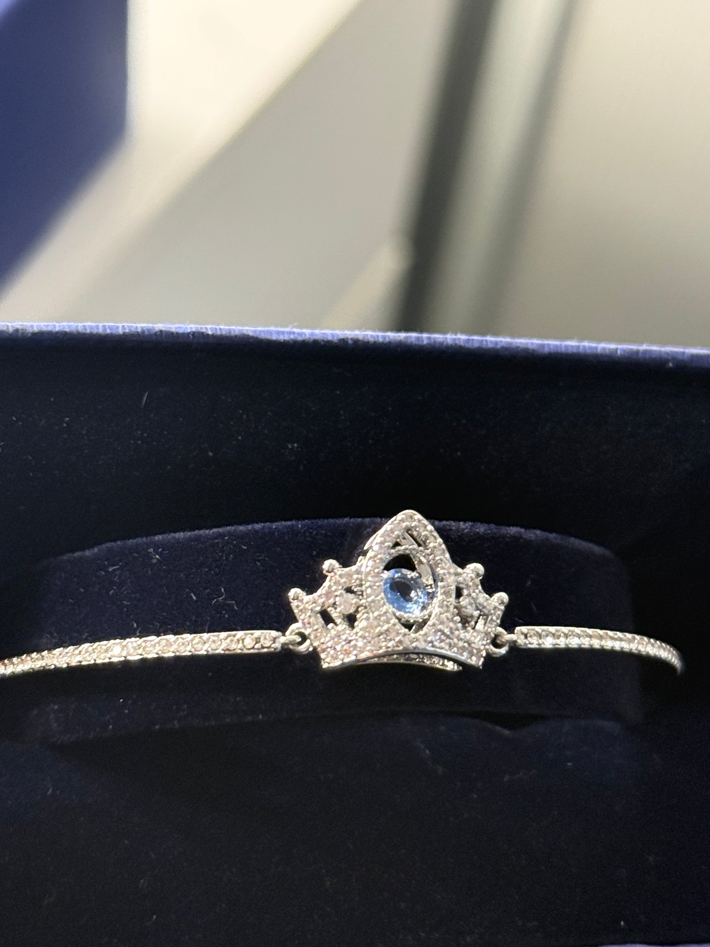 Crown bracelet with box