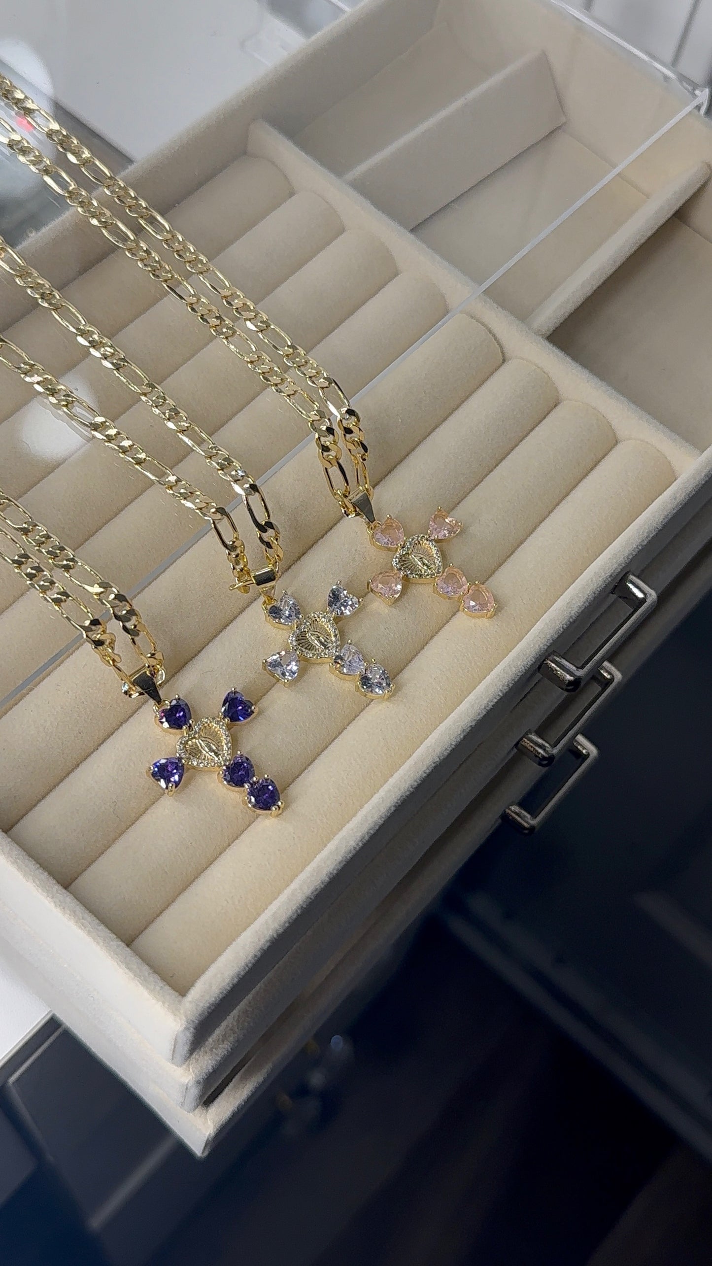 Cross pendant with necklace