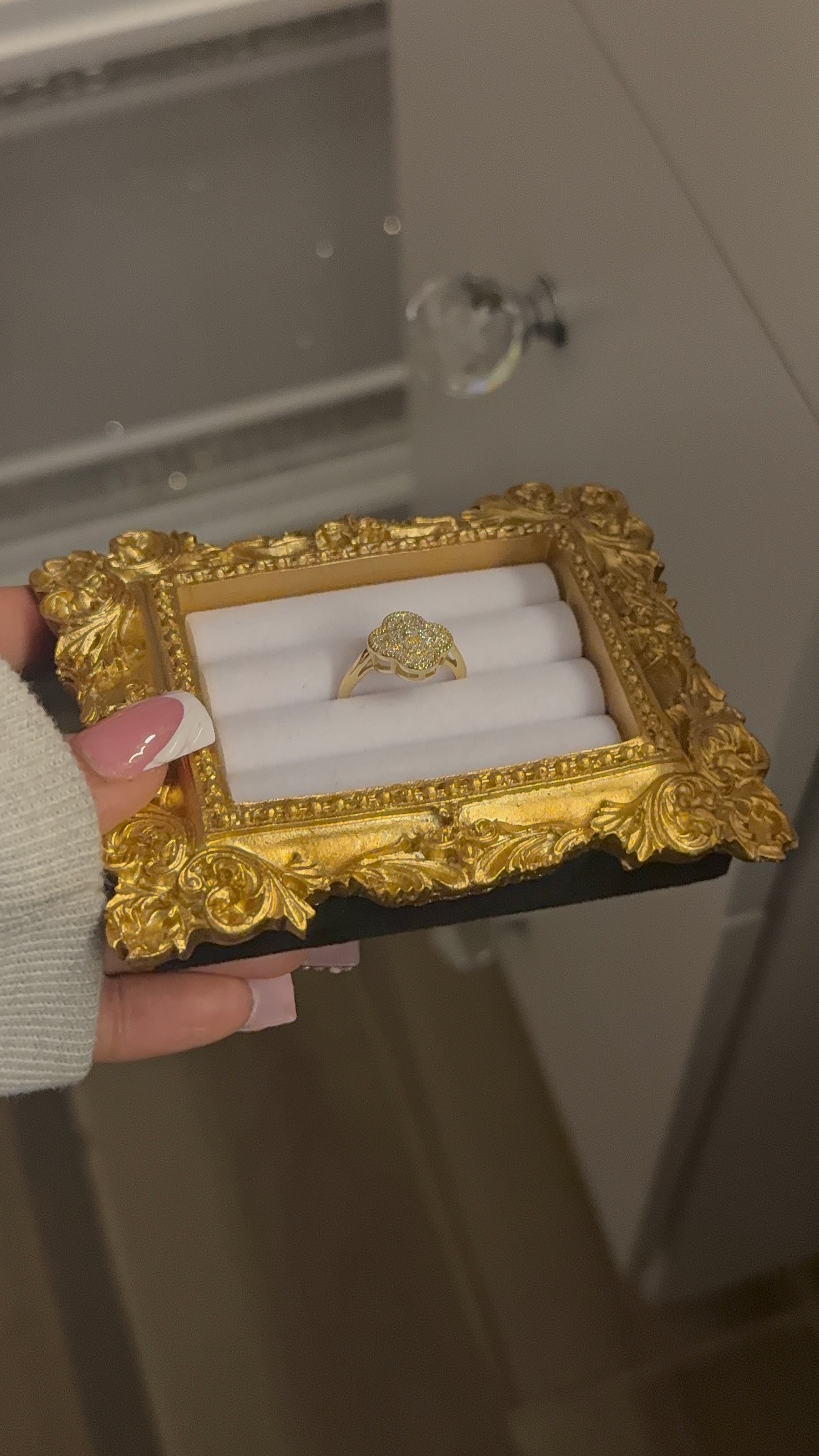 Adjustable gold clover rings