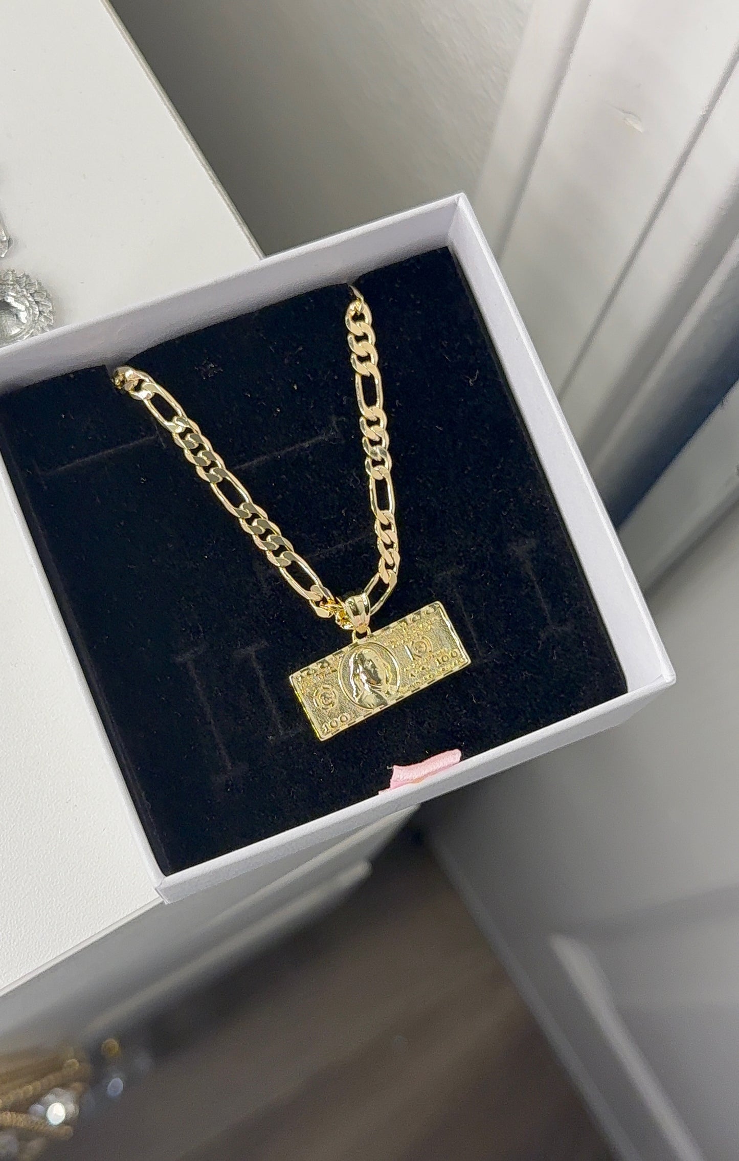 Bill pendant with chain