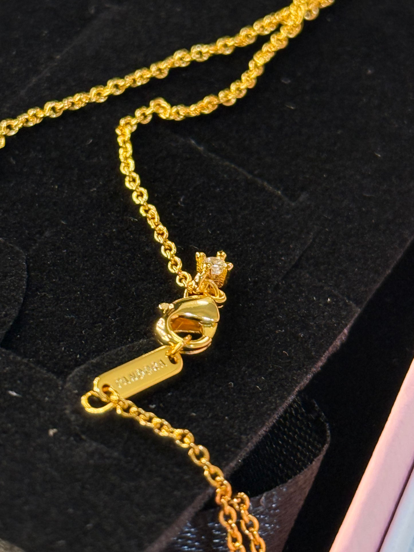 Bow necklace
