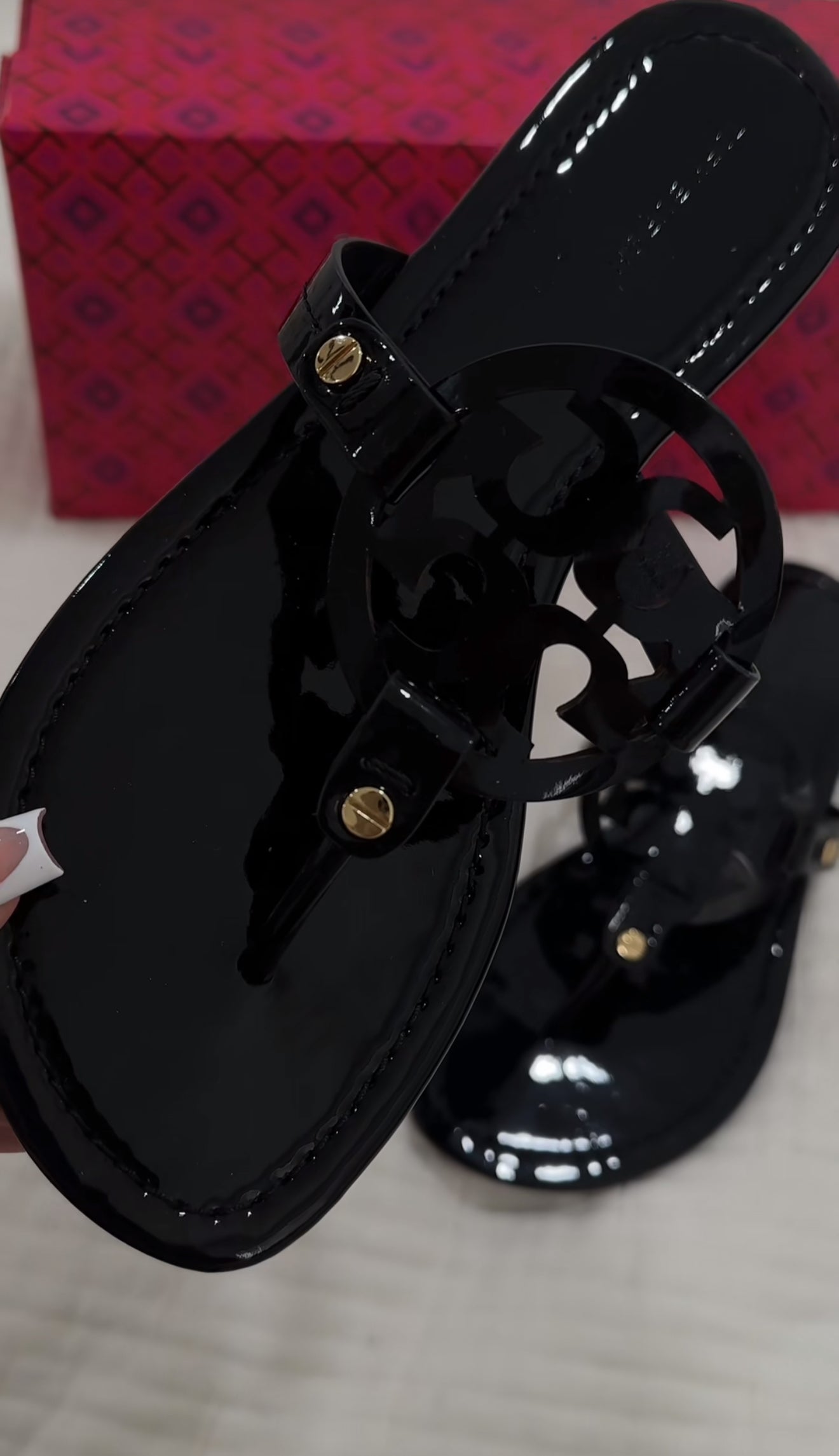 Black sandals ( no box )