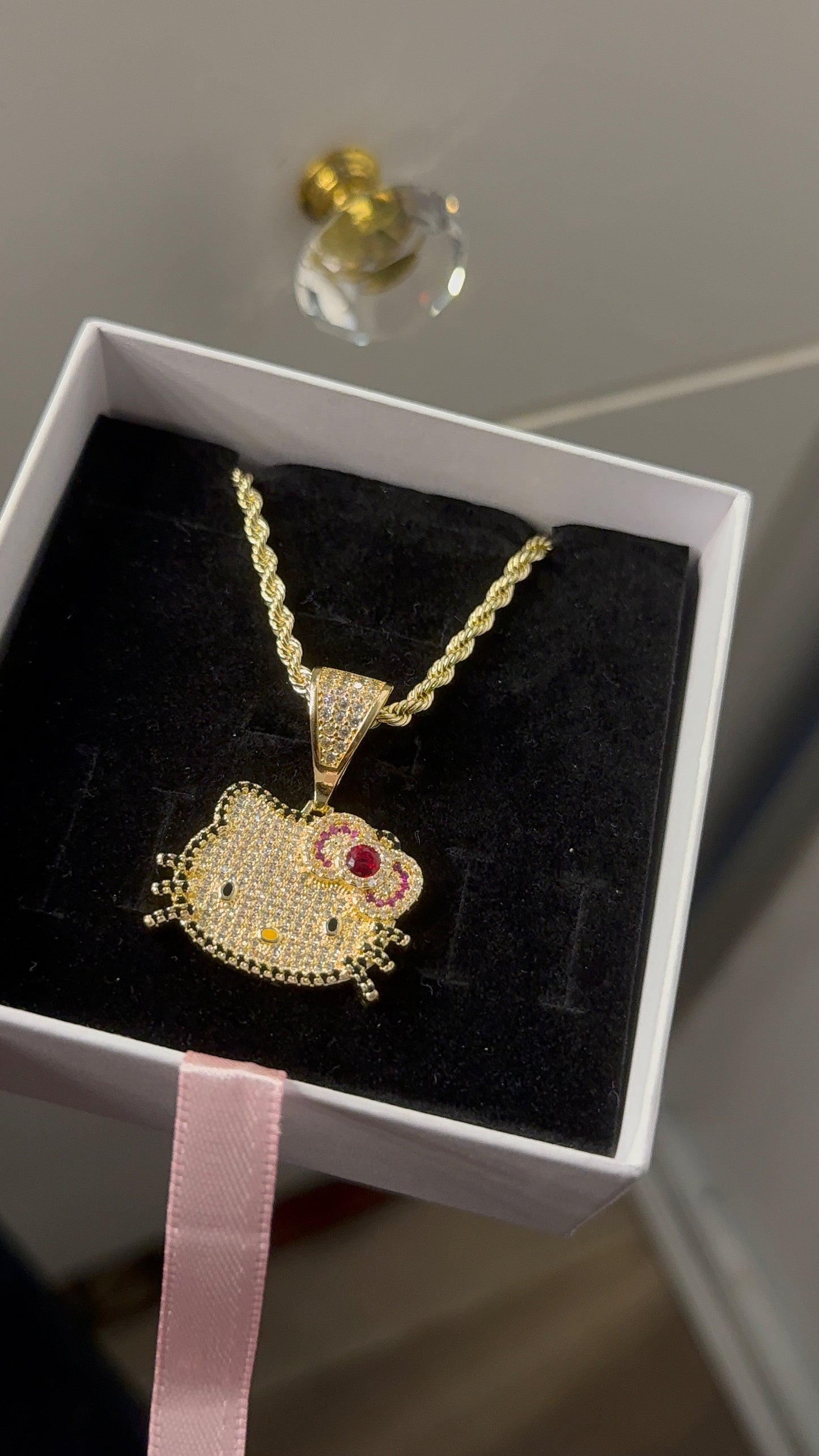 HK pendant with rope chain