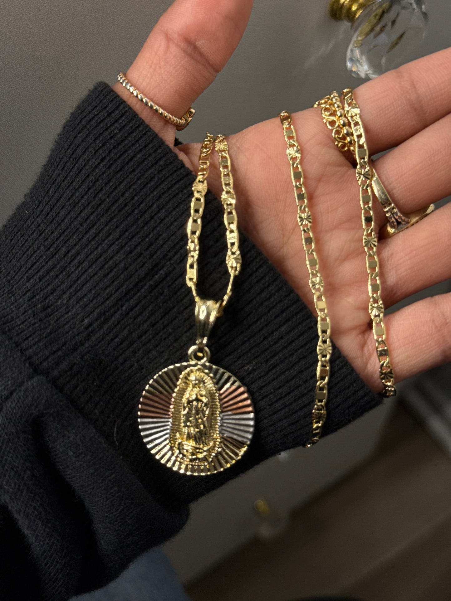 14k gold plated round Virgin Mary pendant with necklace