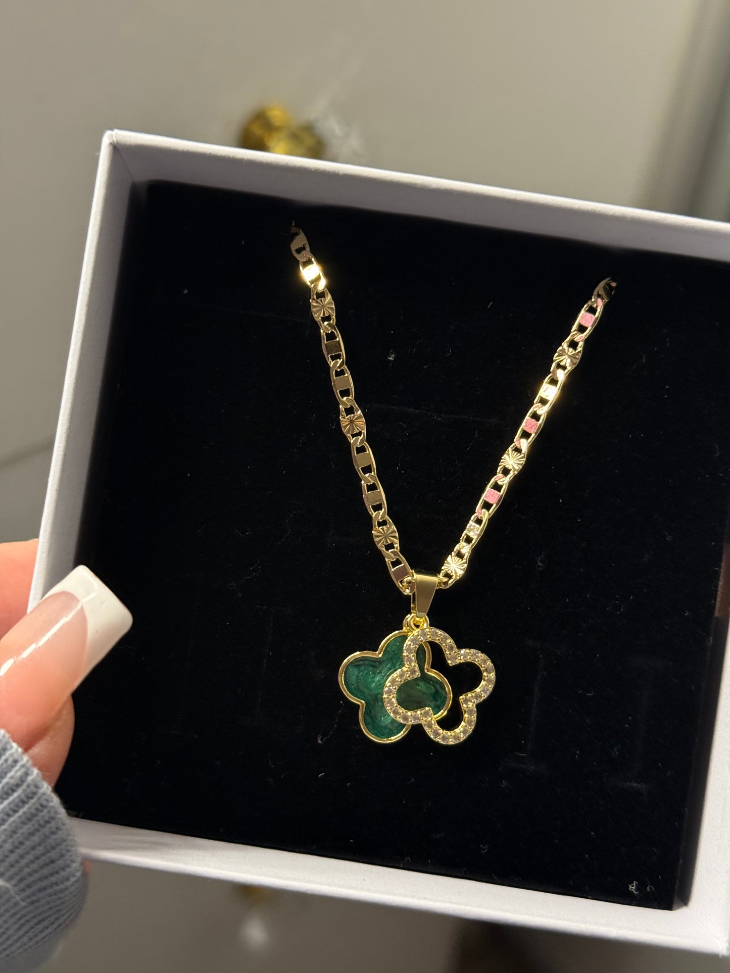 Green clover necklace
