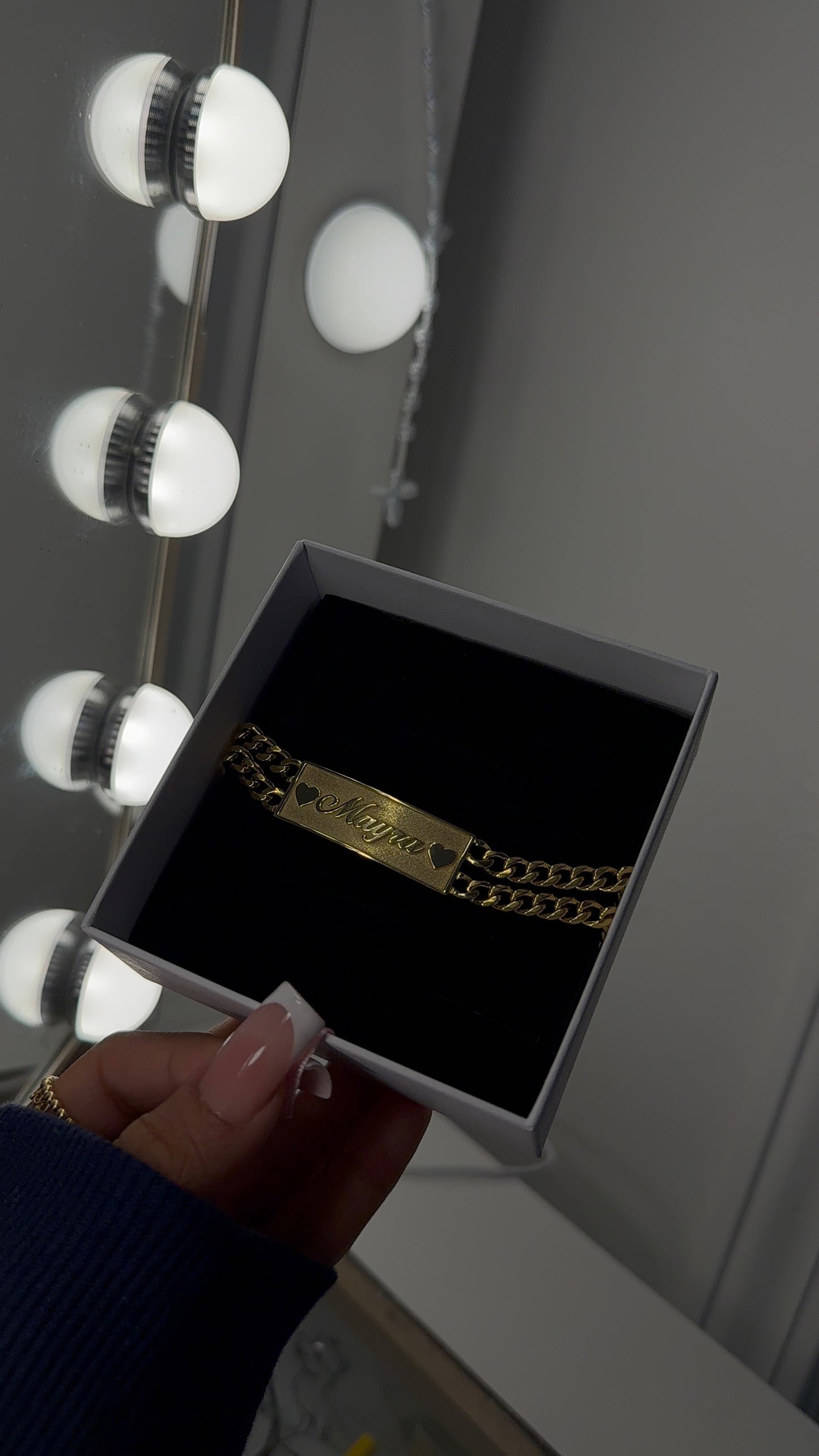 Personalized double chain name bracelet (you can request if you want the bracelet with a heart or without at check out ) 