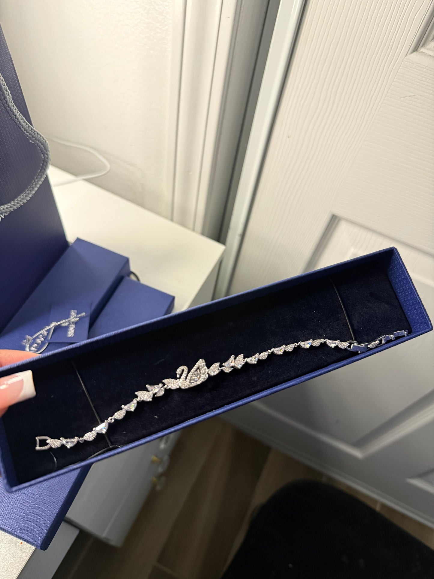 Swan bracelet with box