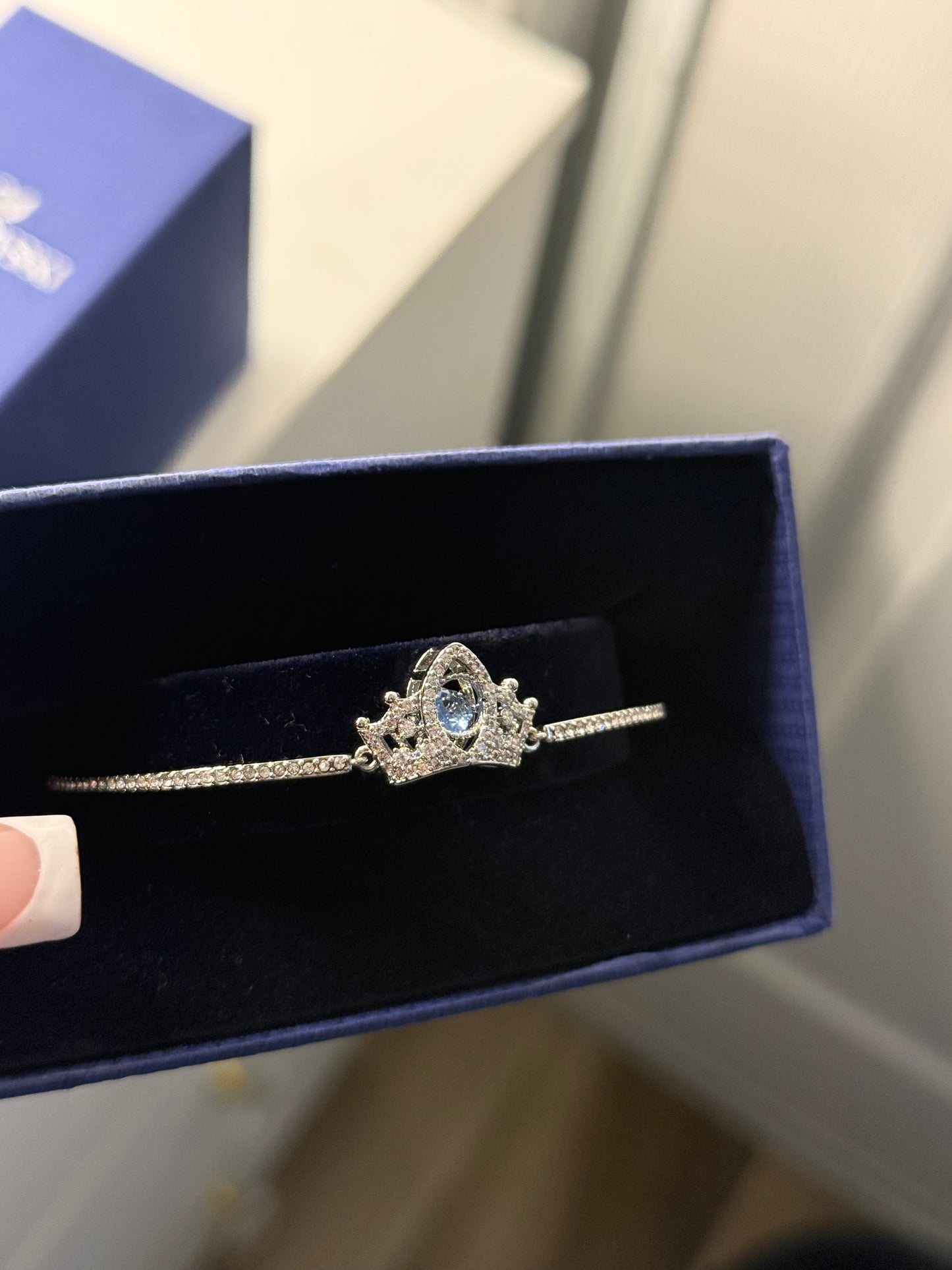 Crown bracelet with box