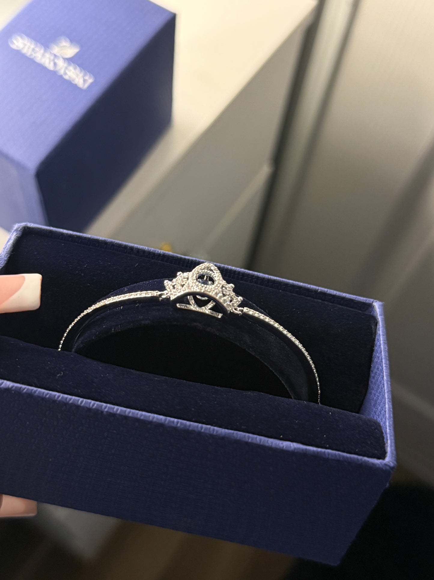 Crown bracelet with box