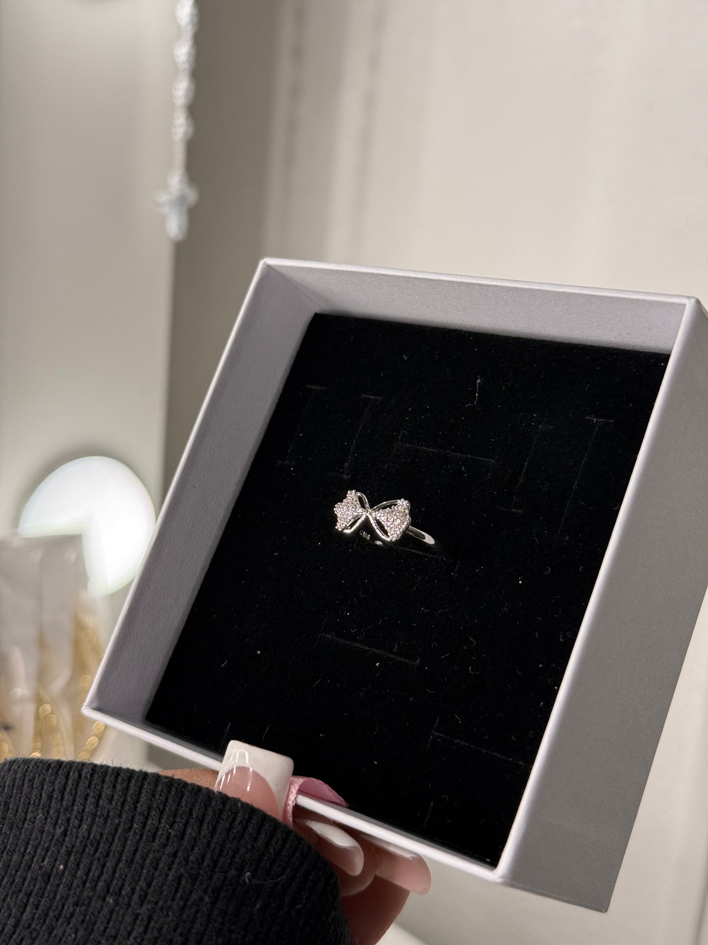 Silver plated bow ring ( size 6,7,8,9 available )