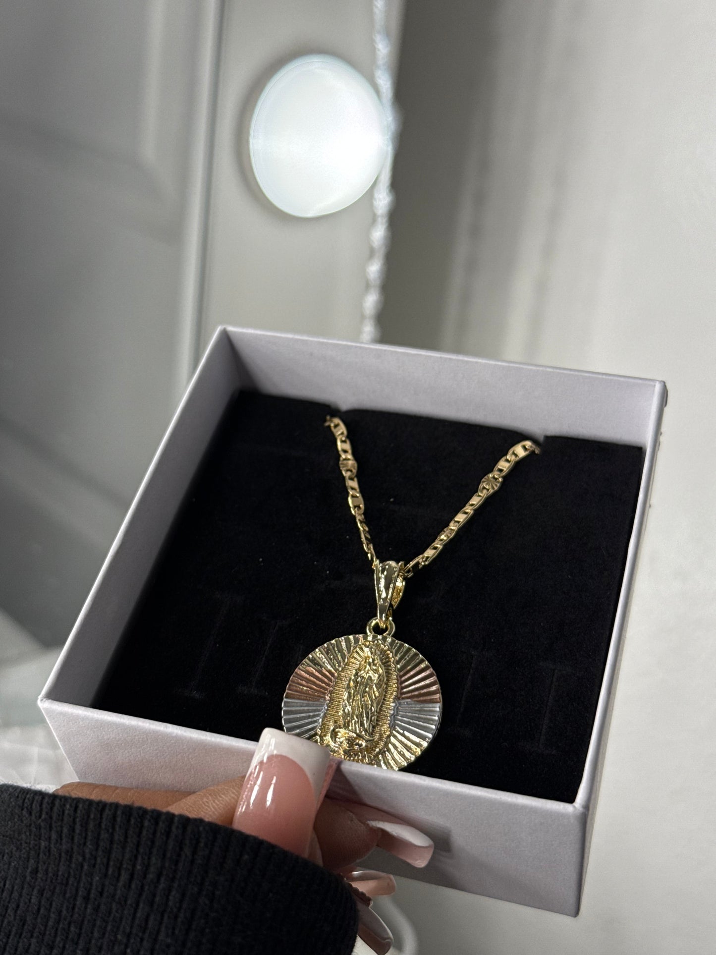 14k gold plated round Virgin Mary pendant with necklace