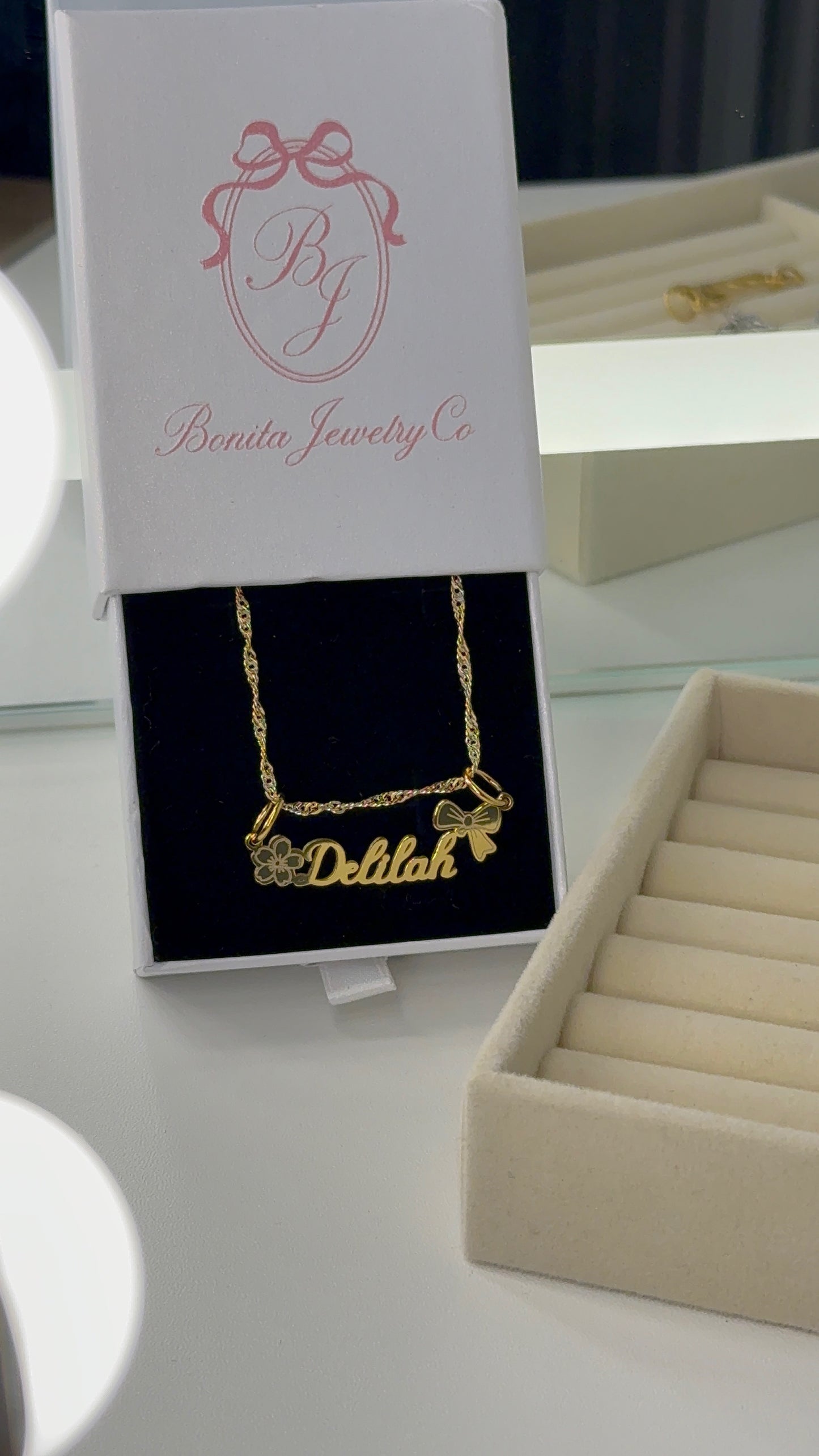 Bow personalized name necklace