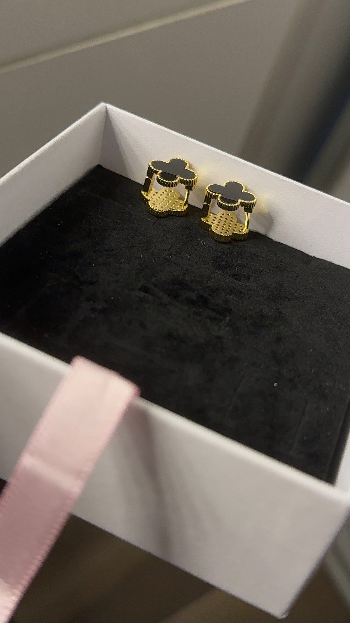 Reversible clover earrings