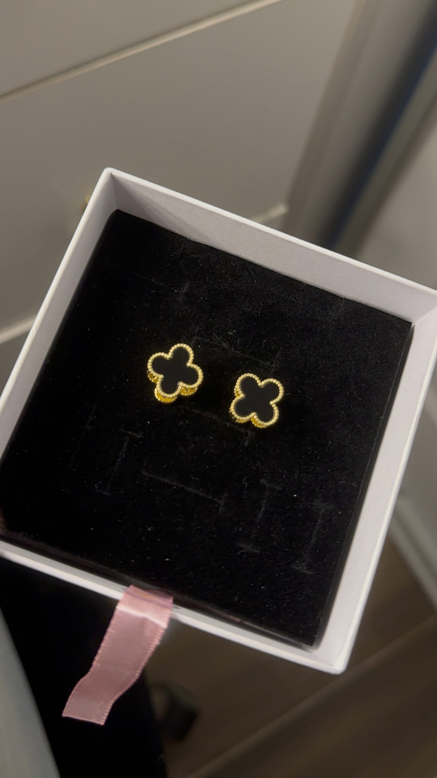 Reversible clover earrings