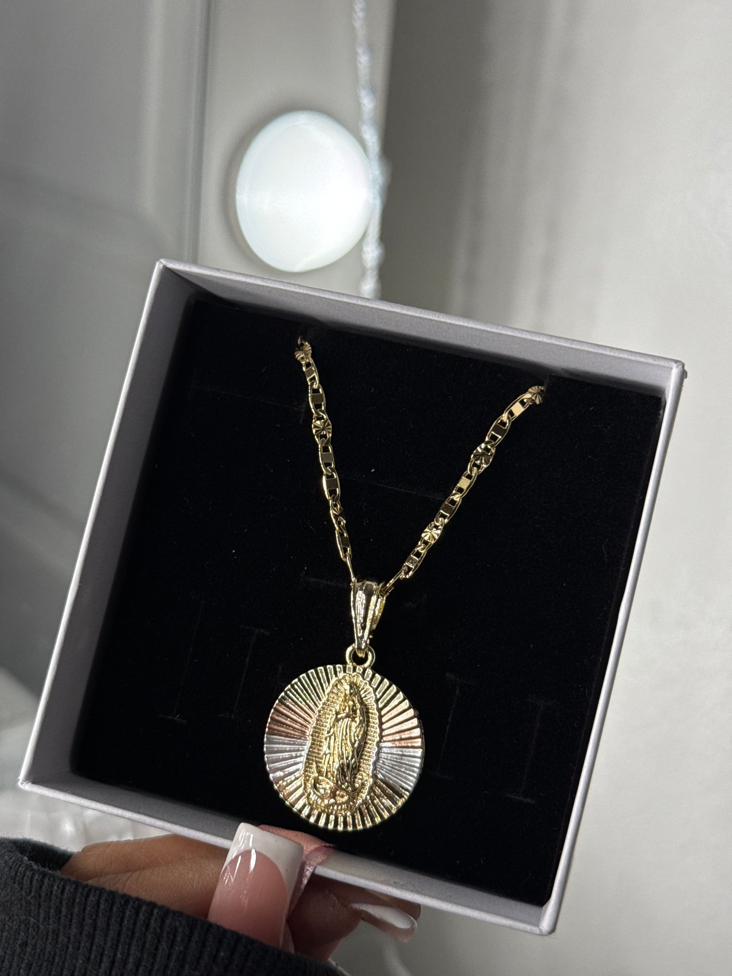 14k gold plated round Virgin Mary pendant with necklace