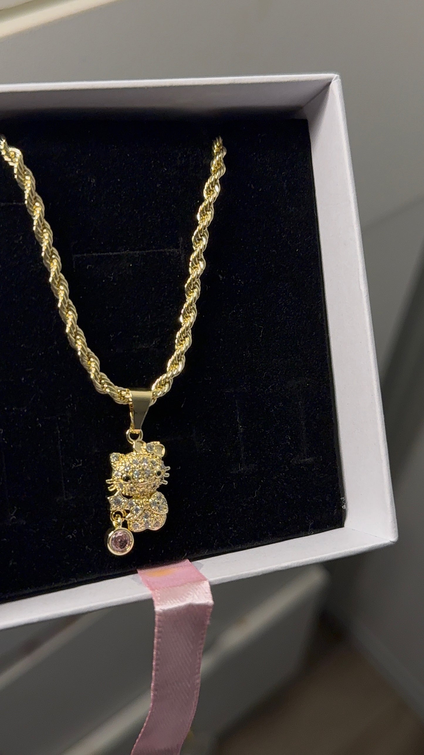 HK pink stone pendant with rope chain