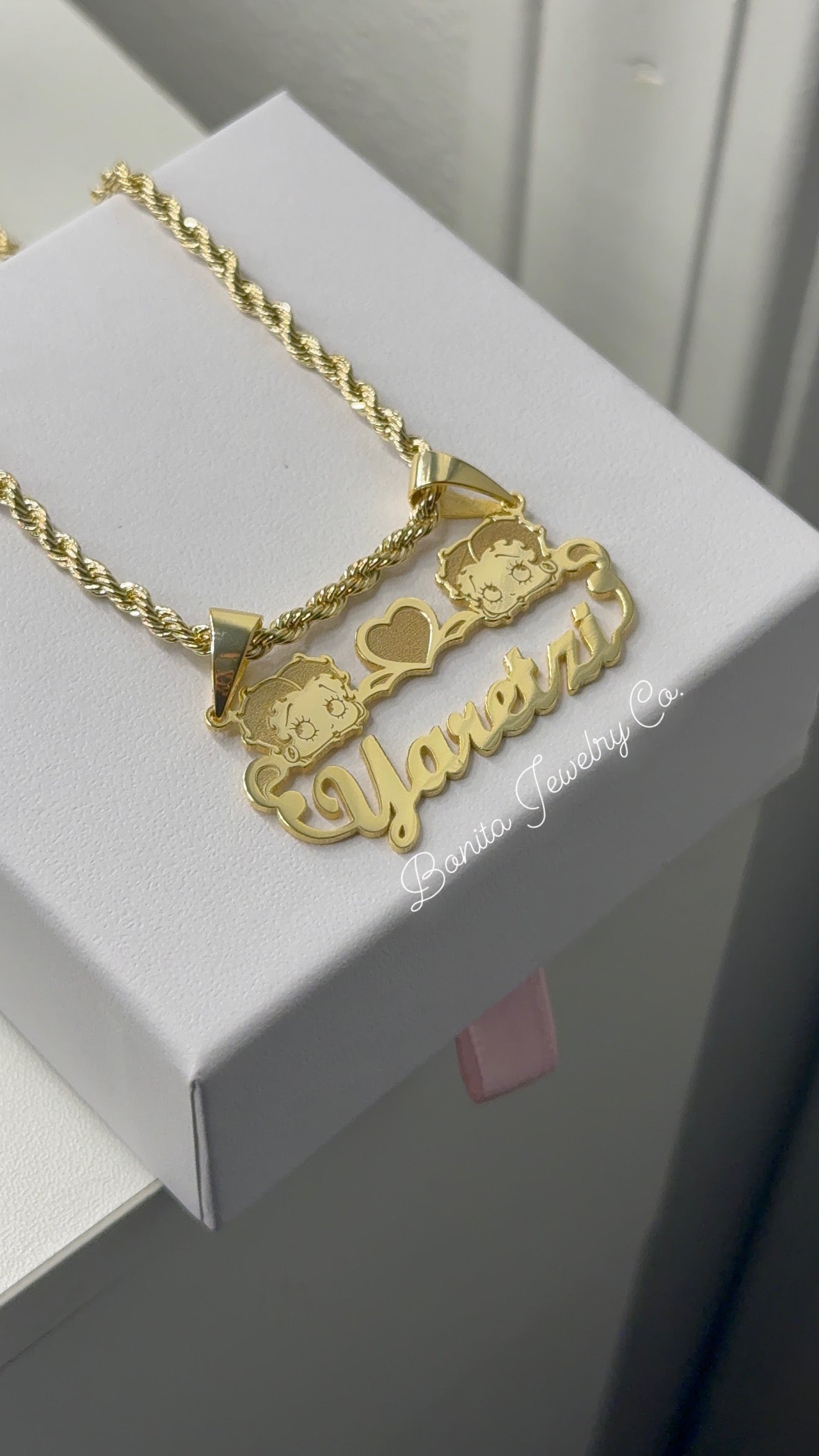 Personalized name necklace| style: boop 