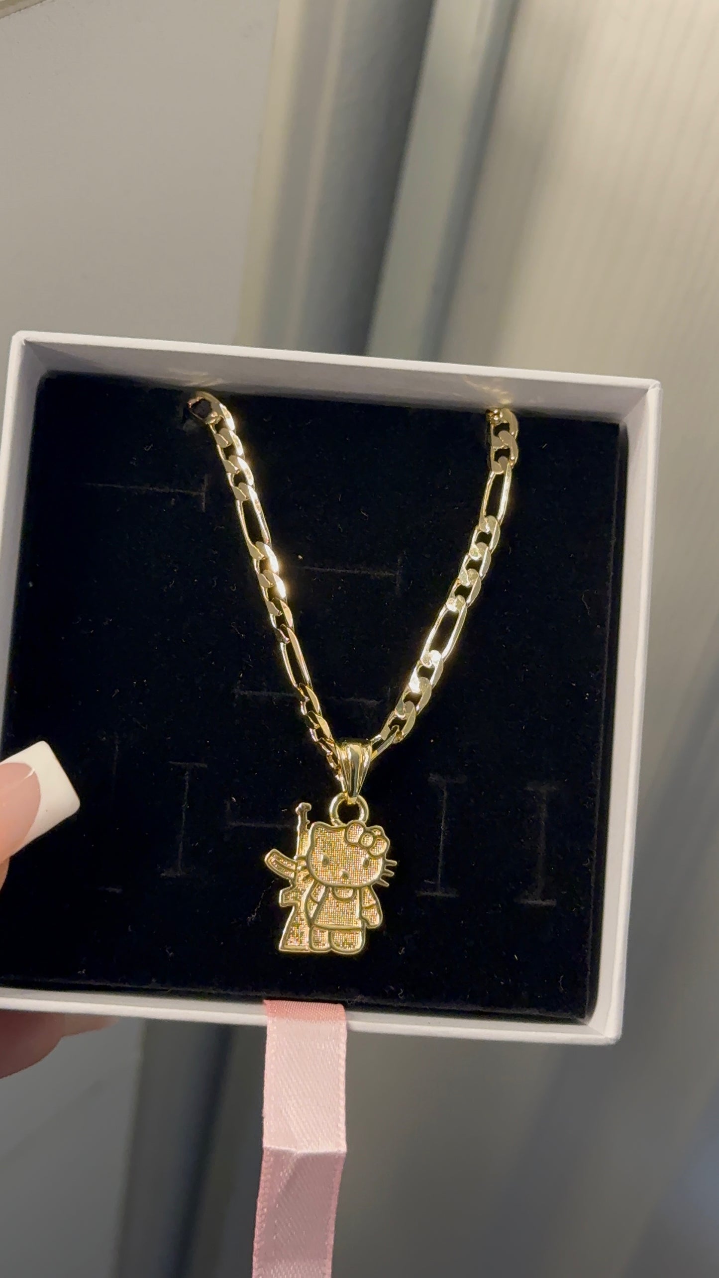 Hk pendant (ak) with necklace