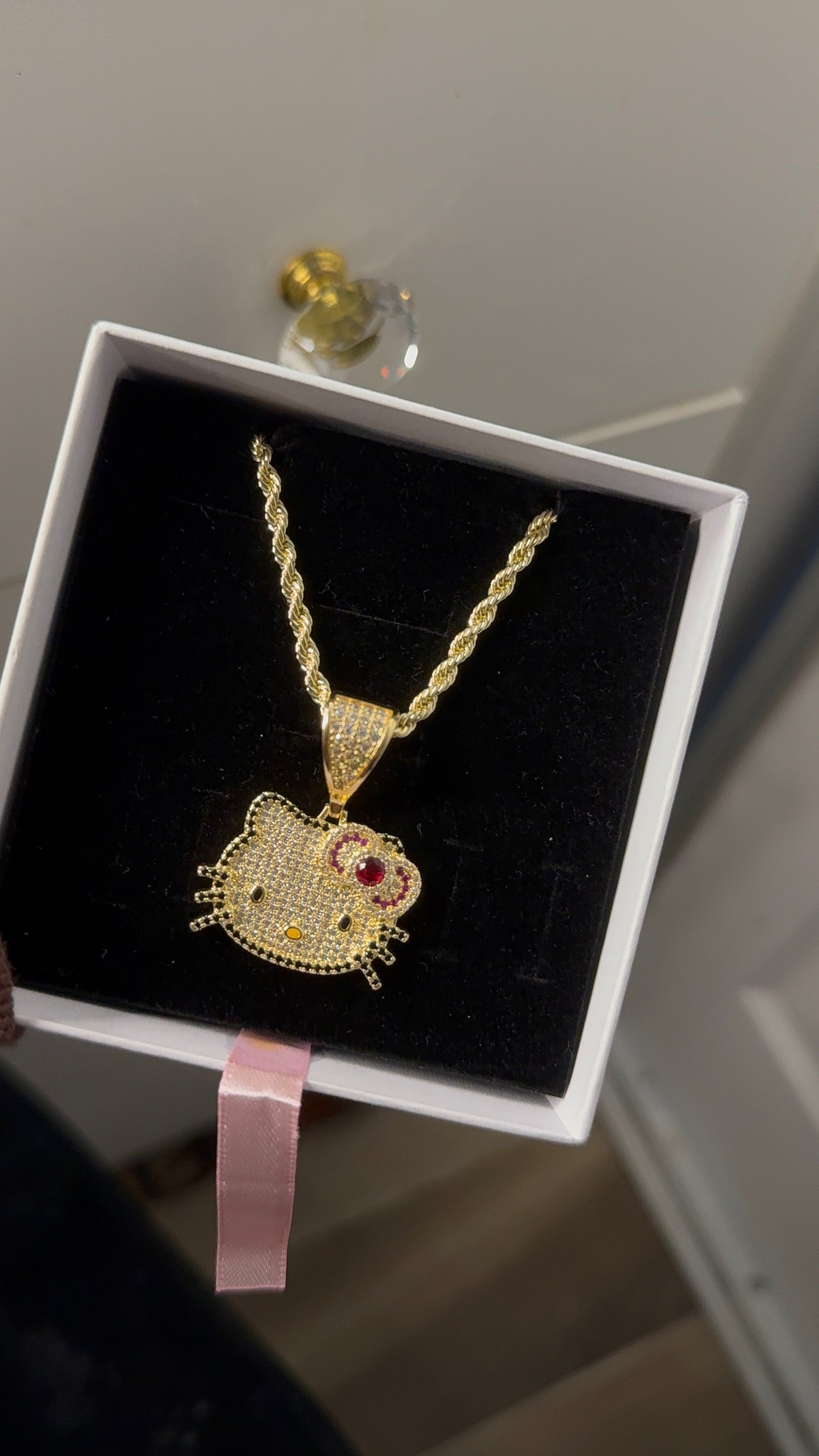 HK pendant with rope chain