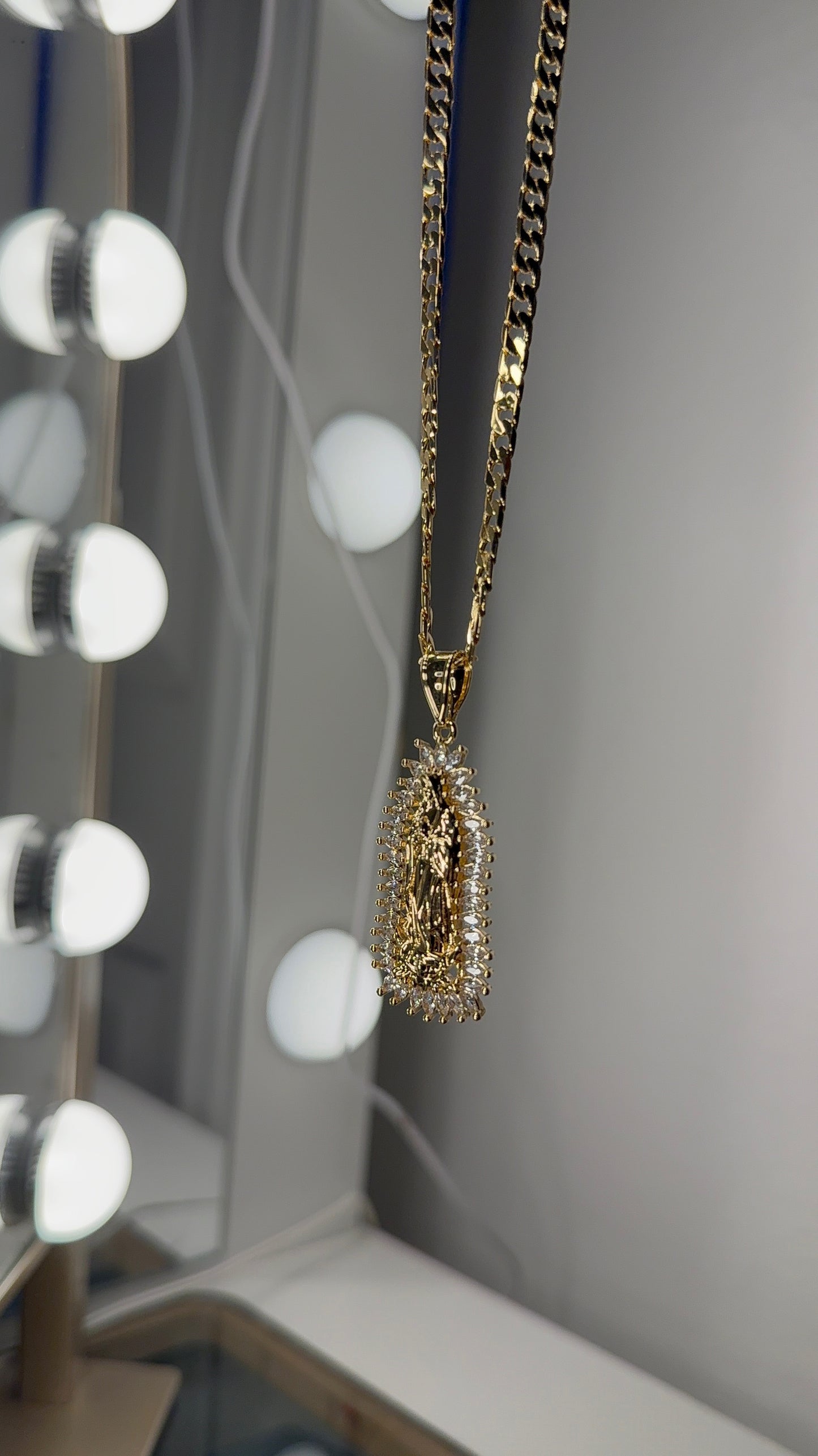 Stainless steel pendant with chain set