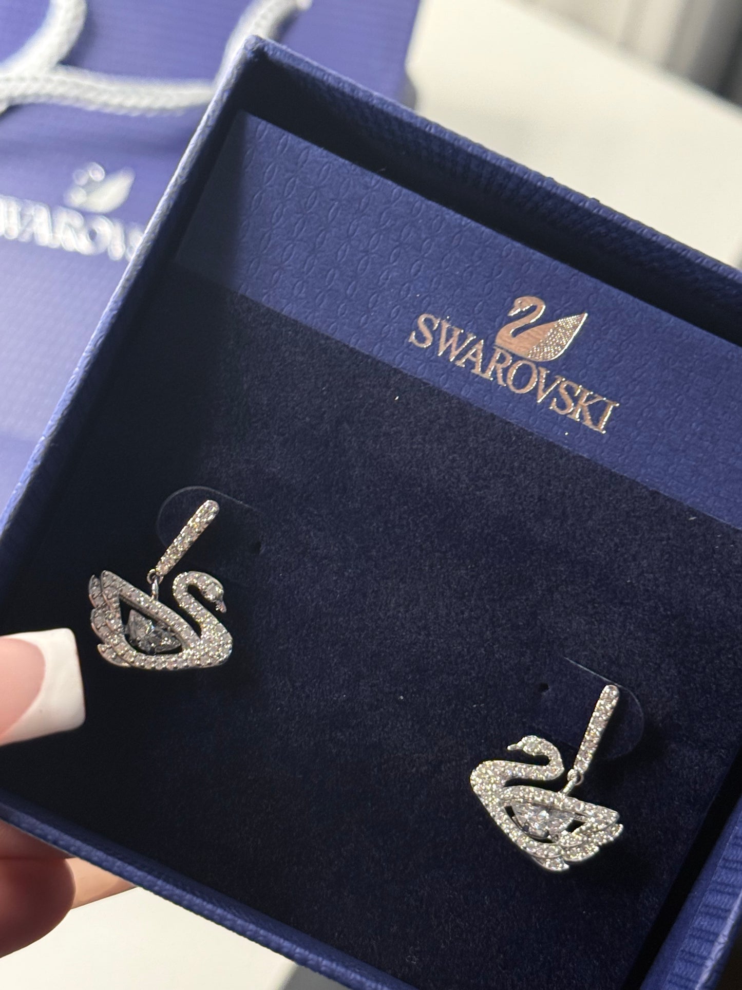 Swan earrings with box
