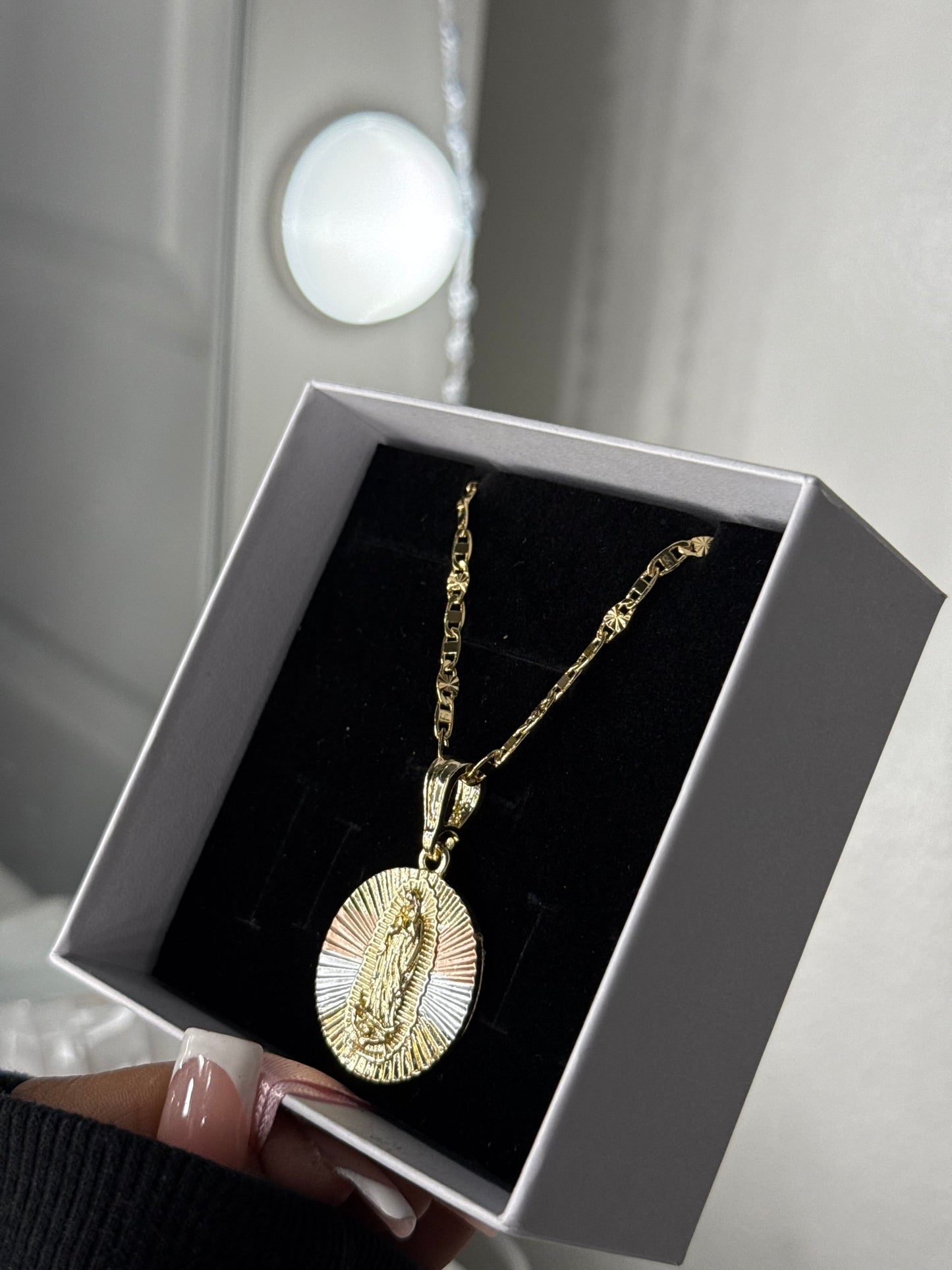 14k gold plated round Virgin Mary pendant with necklace