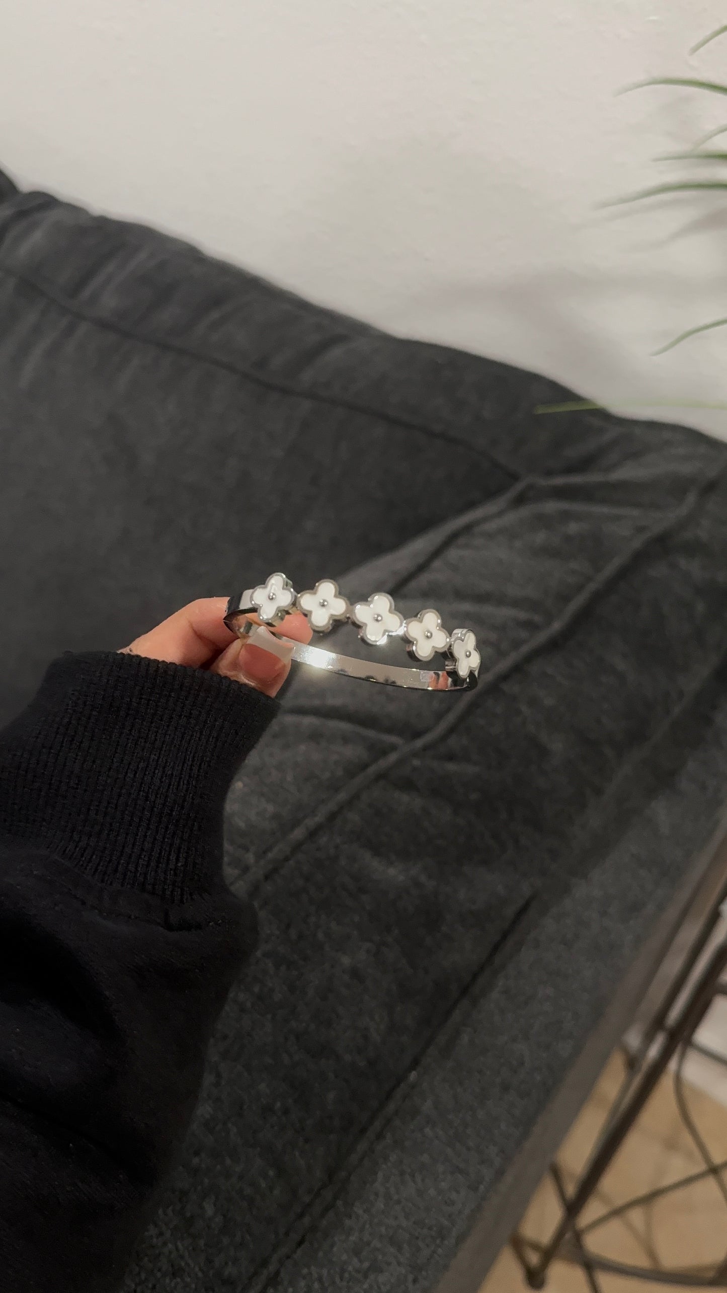 Silver clover bracelet
