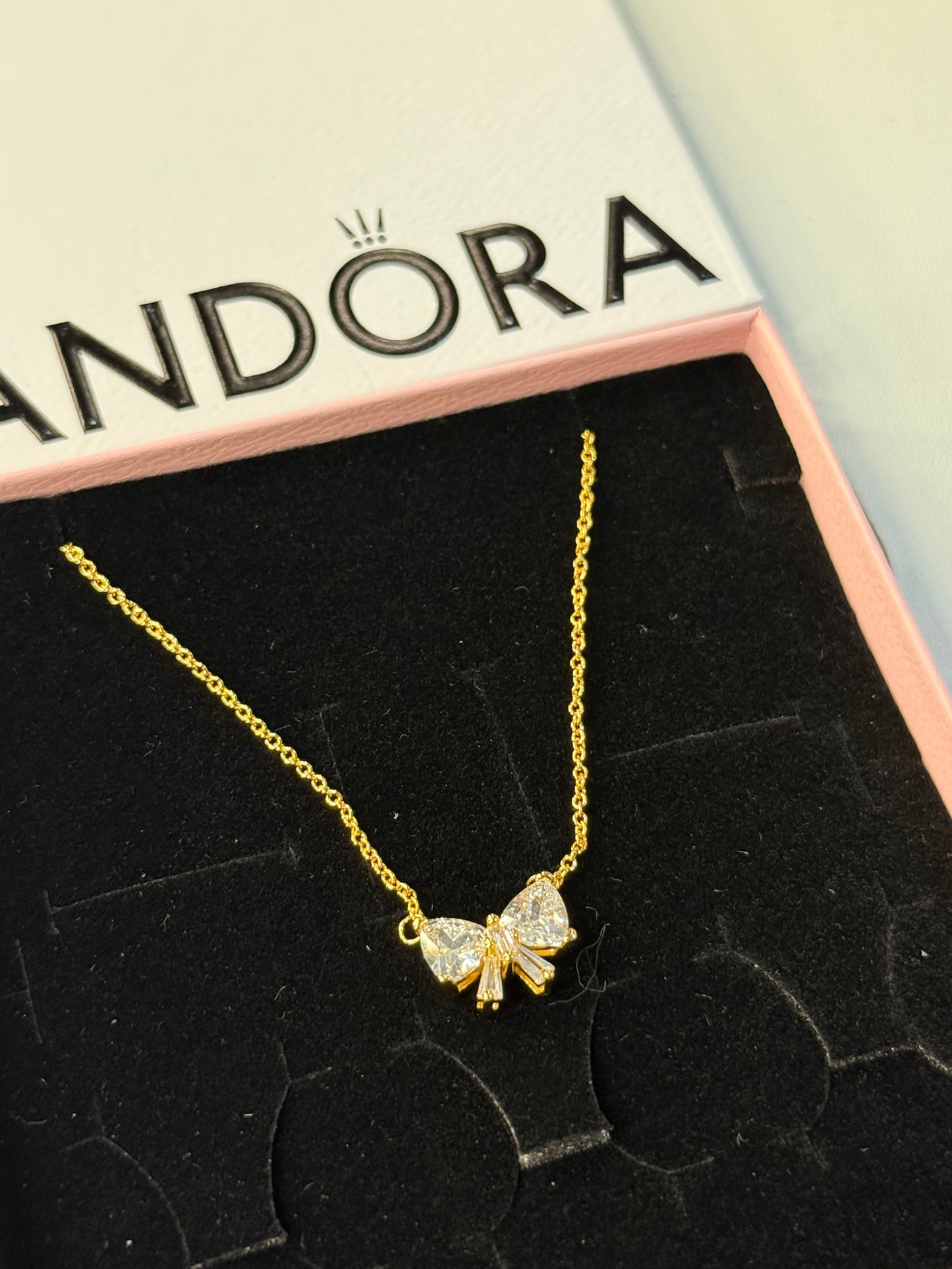 Bow necklace