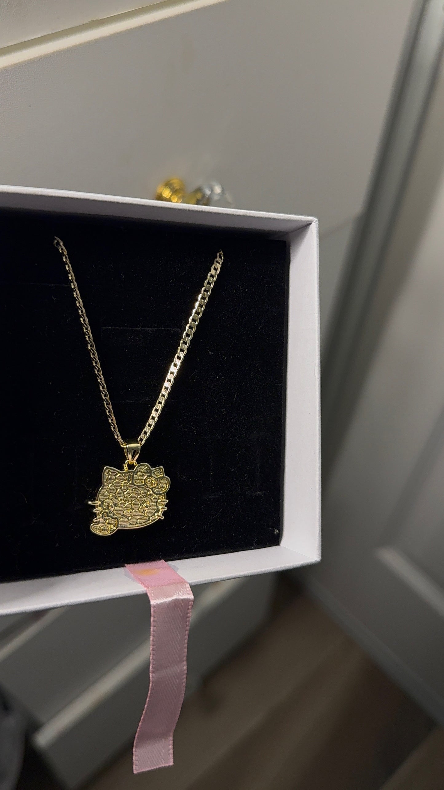 HK nugget pendant with necklace