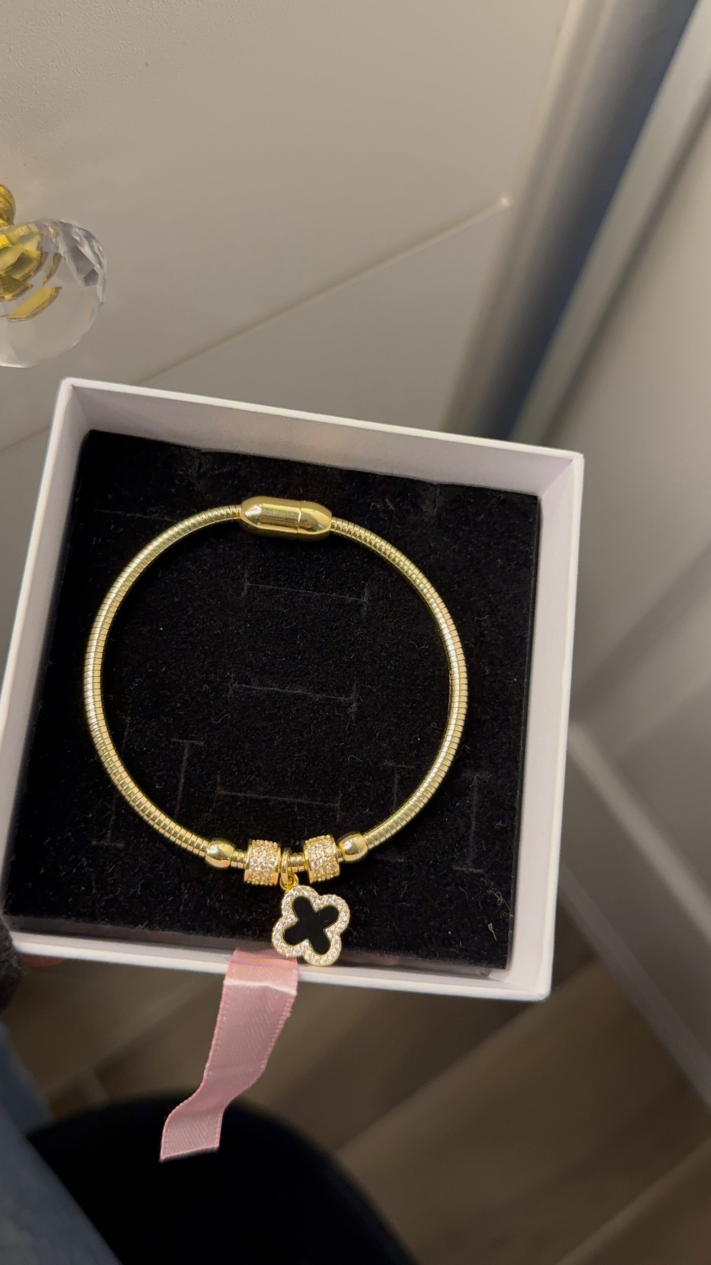Double sided gold clover bracelet