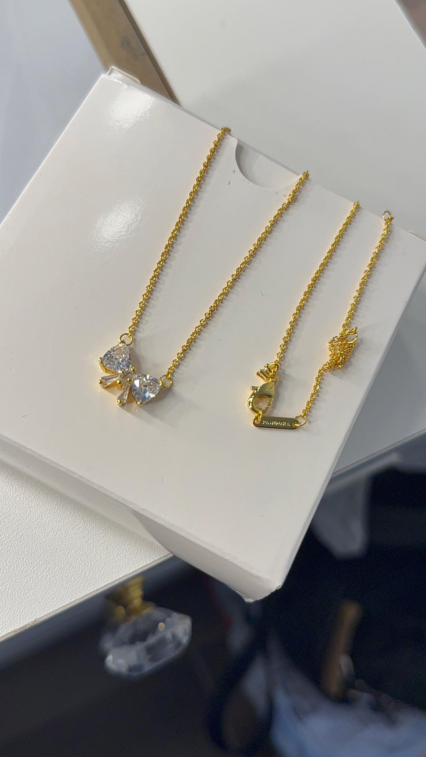 Bow necklace