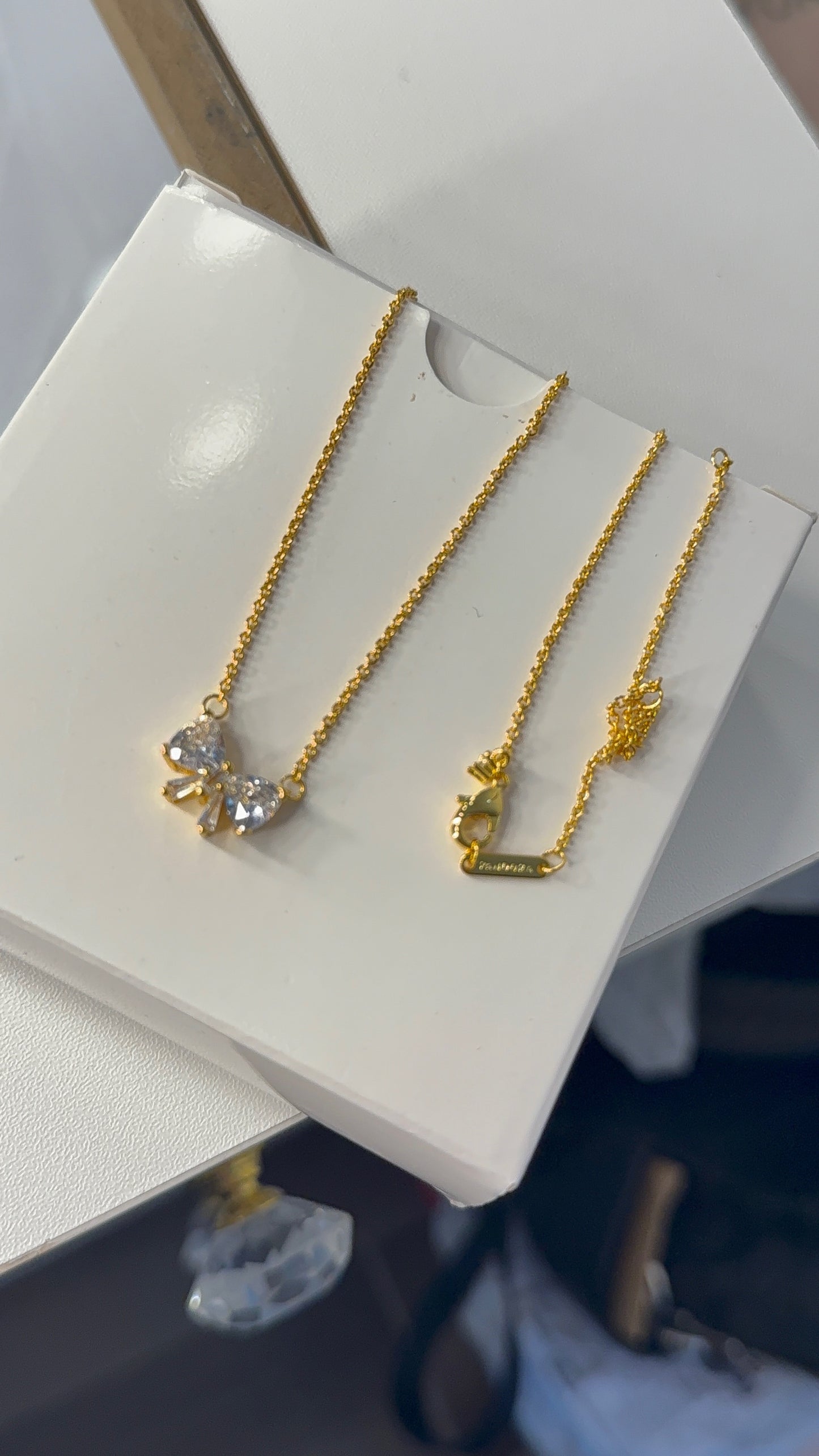 Bow necklace