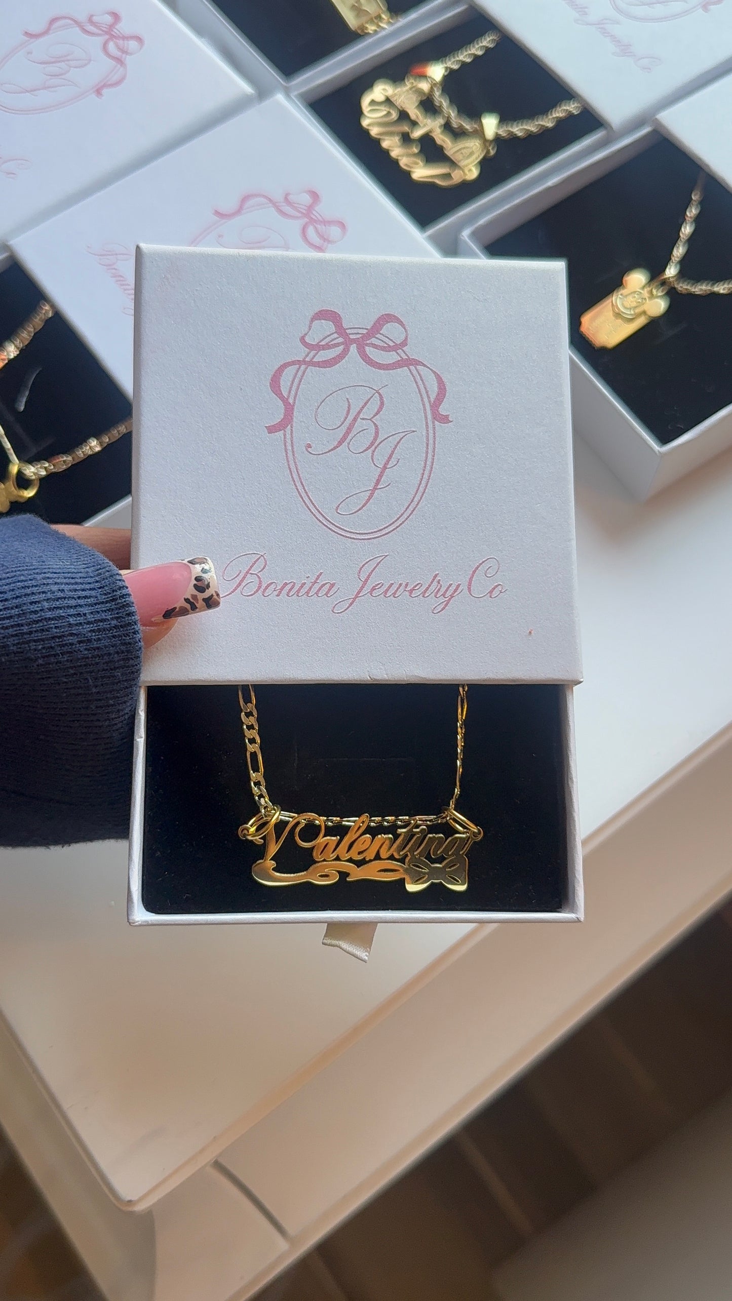 Personalized bow name necklace