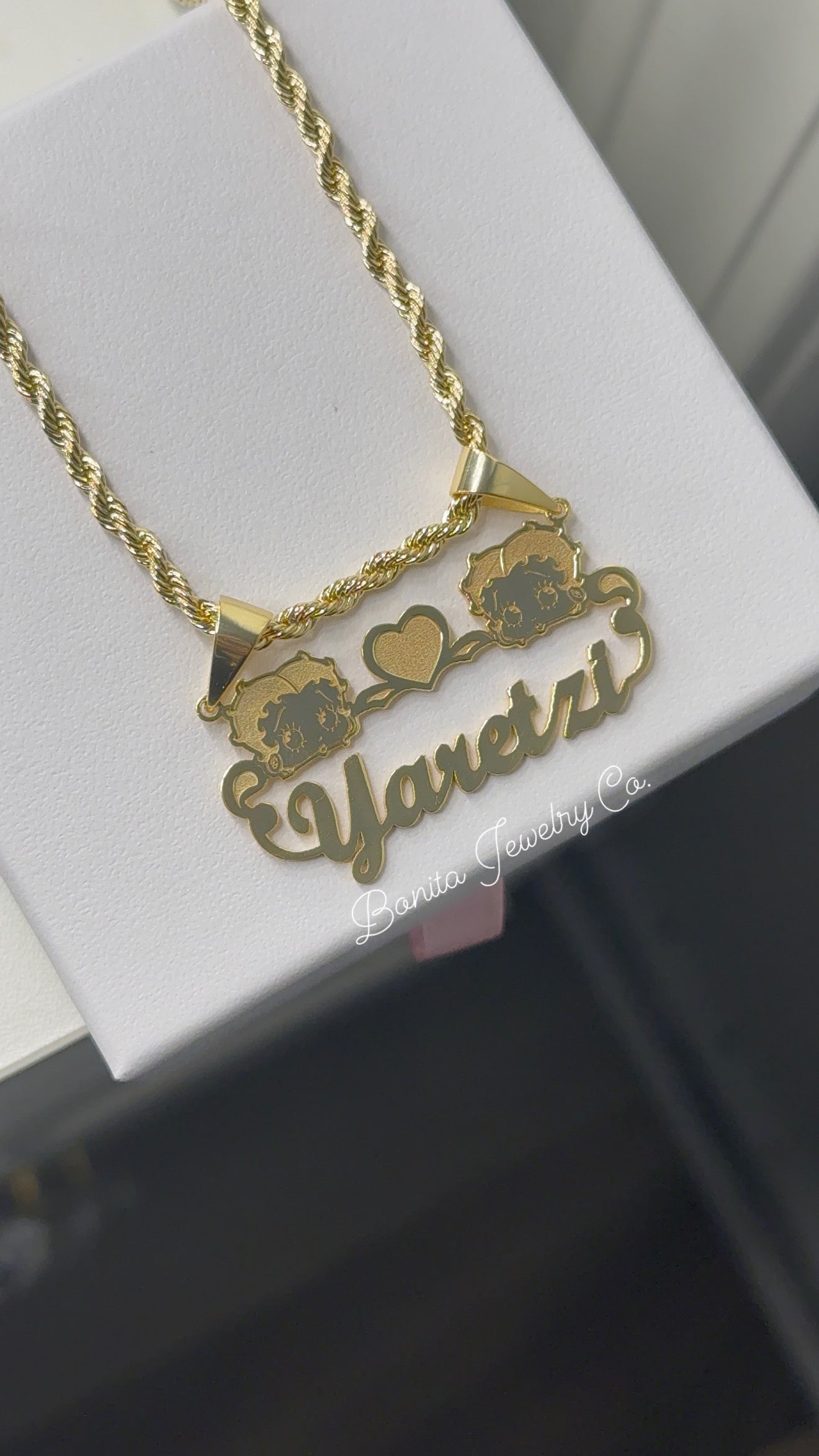 Personalized name necklace| style: boop 