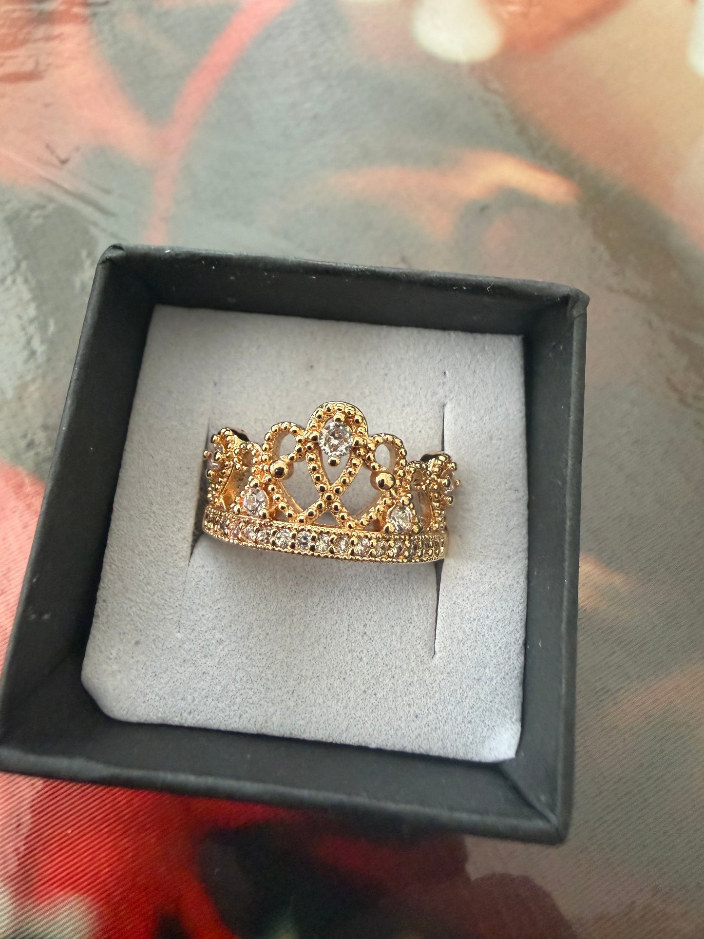 Adjustable crown ring