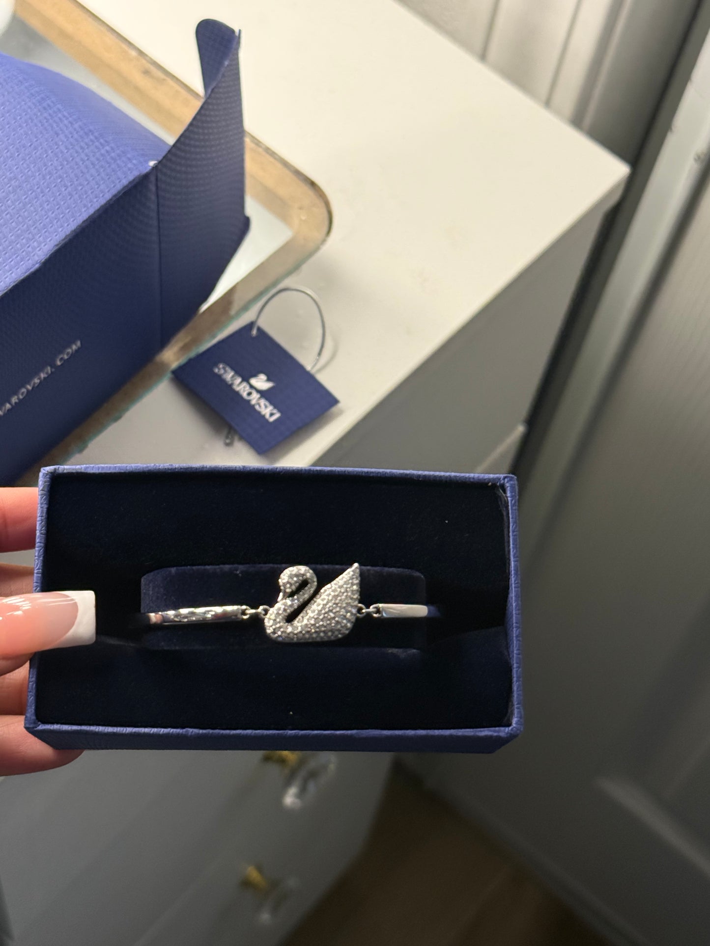 Swan bracelet with box