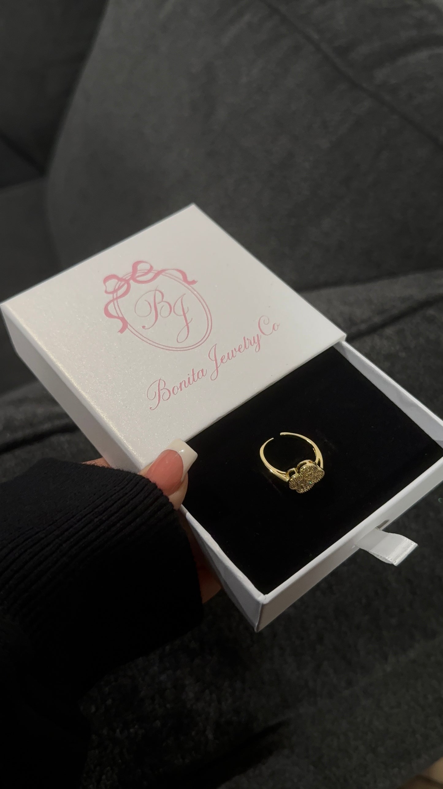 Adjustable gold clover ring