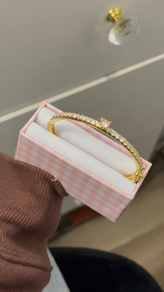 Gold heart bracelet