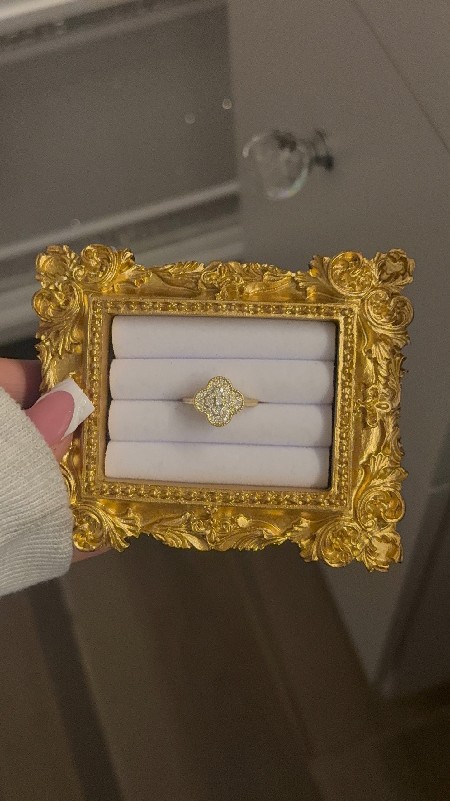 Adjustable gold clover rings