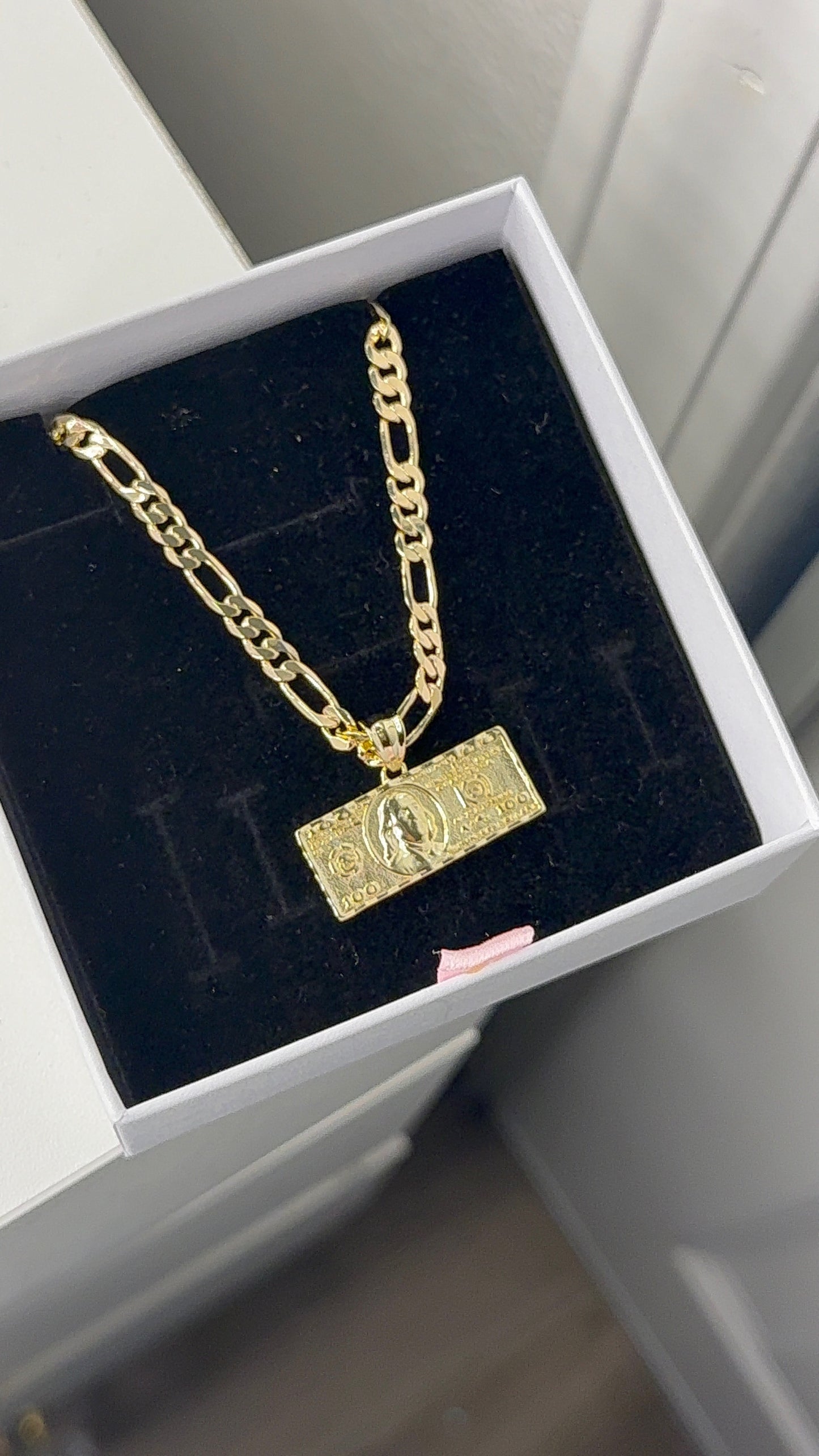 Bill pendant with chain