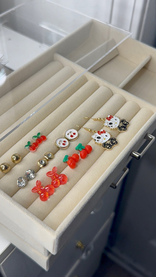 HK set of earrings