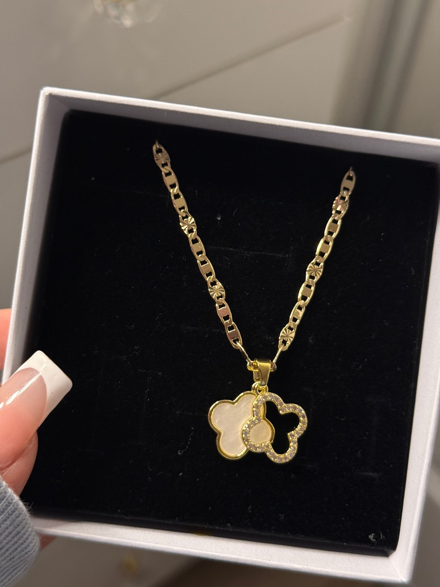 Pearl white clover necklace