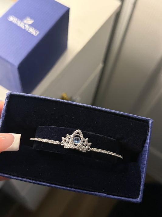 Crown bracelet with box