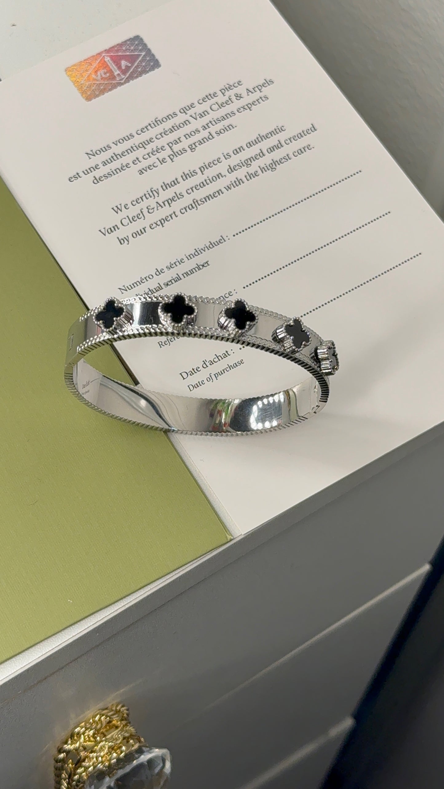 Stainless steel clover bracelet