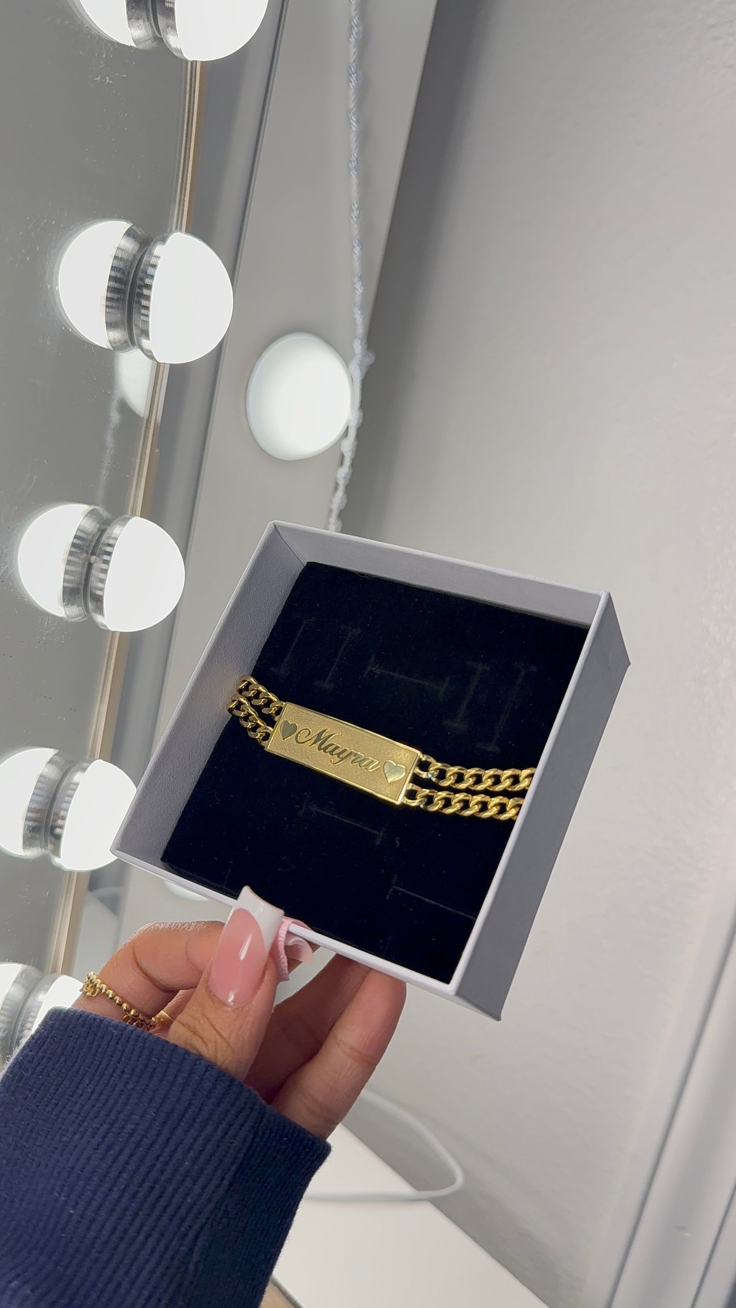 Personalized double chain name bracelet (you can request if you want the bracelet with a heart or without at check out  ) ￼