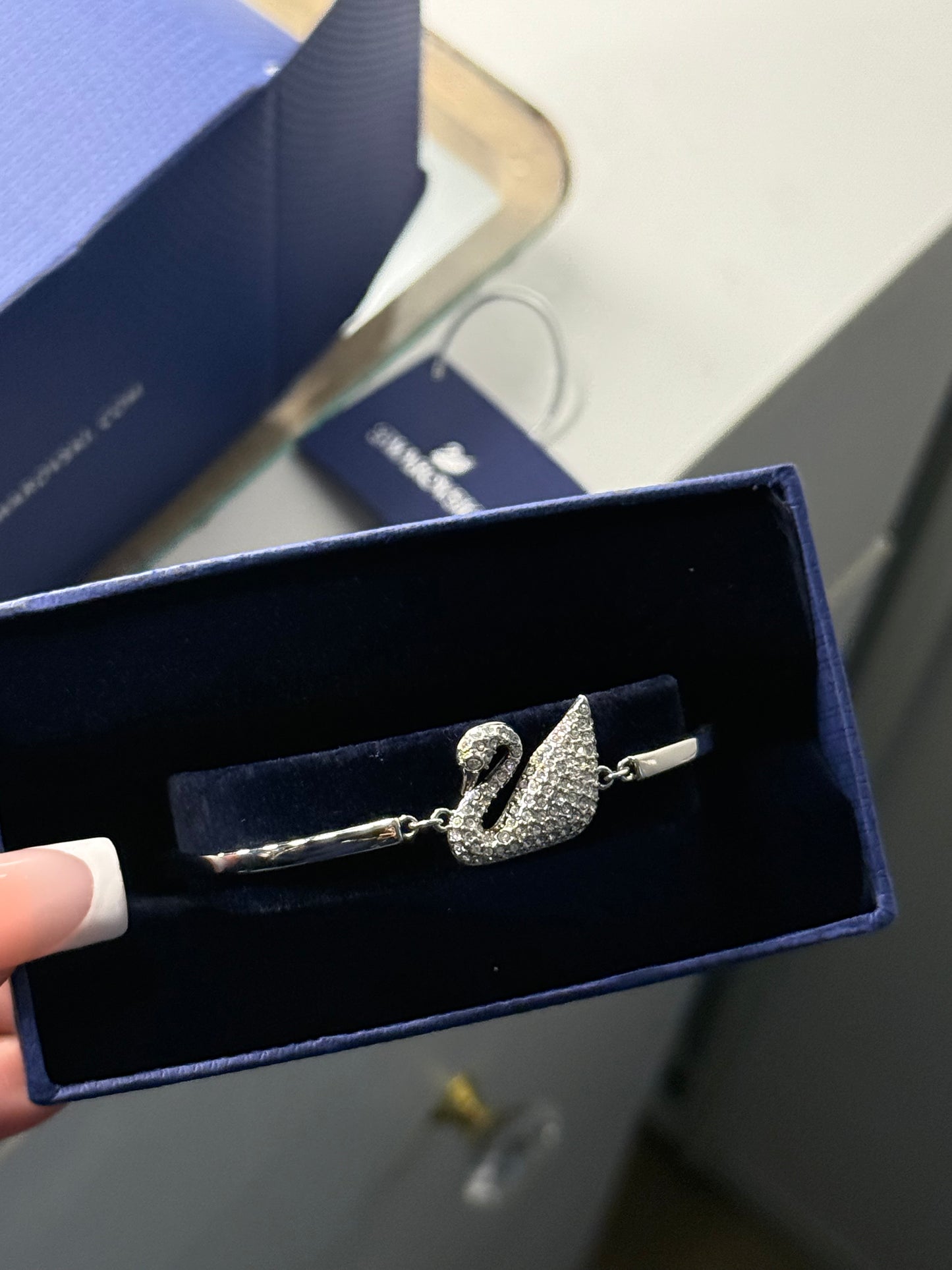 Swan bracelet with box