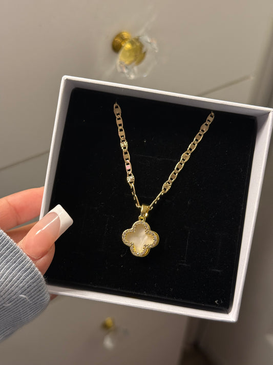 Pearl white clover necklace