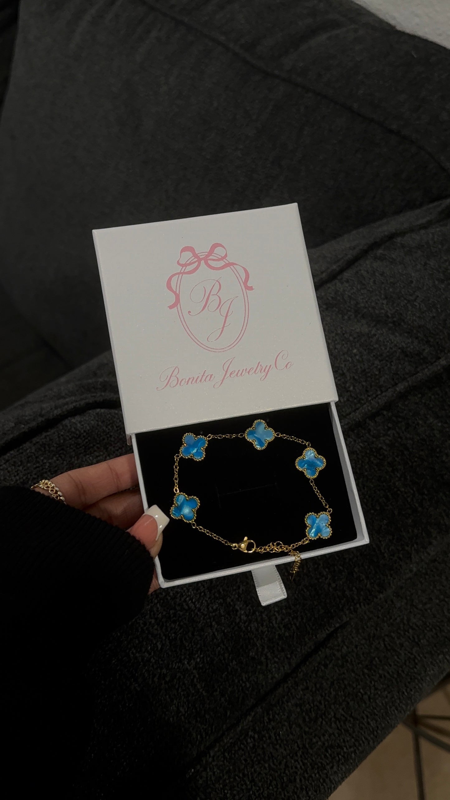Blue clover bracelet