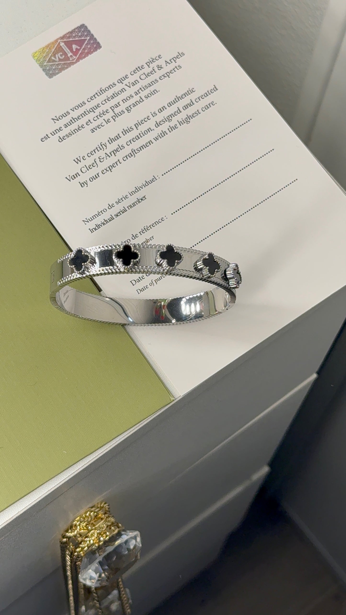 Stainless steel clover bracelet