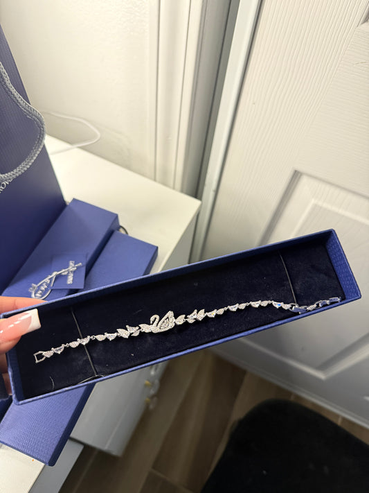 Swan bracelet with box
